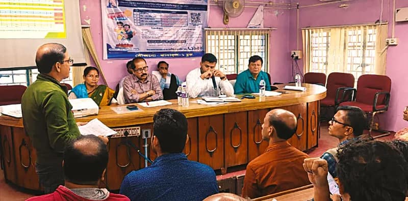 প্রকল্পের কাজে গতি আনার নির্দেশ, নির্বাচনের আগে খানাকুলে বৈঠক মহকুমা শাসকের