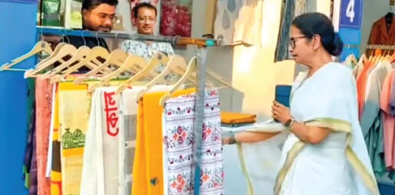 শপিং কার্নিভাল পরিদর্শনে মুখ্যমন্ত্রী