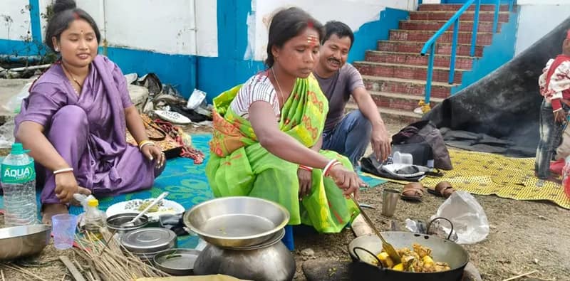মেলা প্রাঙ্গণে রান্না করার রীতি আজও চালু জল্পেশে