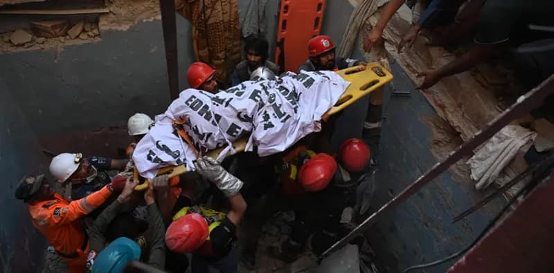 করাচিতে বিস্ফোরণের জেরে বাড়ি ধসে মৃত ১৬, জখম অনেকে