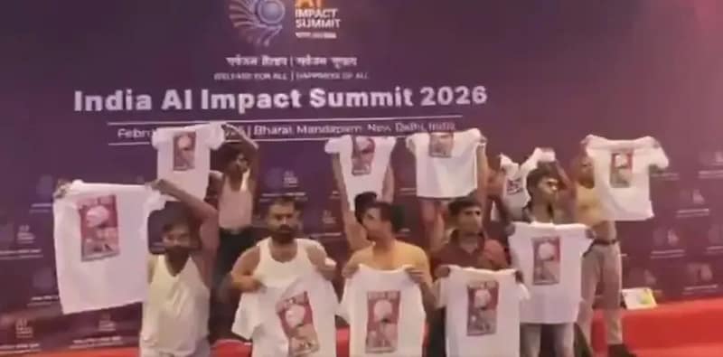 এআই ইমপ্যাক্ট সামিটে ভারত-মার্কিন চুক্তির বিরুদ্ধে যুব কংগ্রেস কর্মীদের জামা খুলে বিক্ষোভ