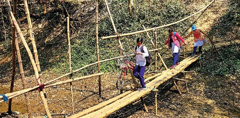 সেতু না থাকায় কেশপুর ও সরিষাখোলায় দুর্ভোগ