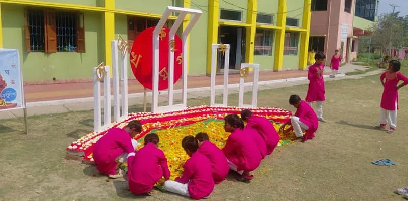 হাওড়ার উলুবেড়িয়ায় তথ্য ও সংস্কৃতি দপ্তরের উদ্যোগে আয়োজিত মাতৃভাষা দিবসের অনুষ্ঠানে বিশেষভাবে সক্ষম পড়ুয়ারা