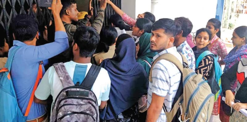 মালদহ জেলায় ৪২ চিকিৎসক, ৩৬৫ স্বাস্থ্যকর্মীকে নিয়োগপত্র, ওয়েটিং লিস্টে অসঙ্গতির অভিযোগ, অডিটোরিয়াম চত্বরে বিক্ষোভ