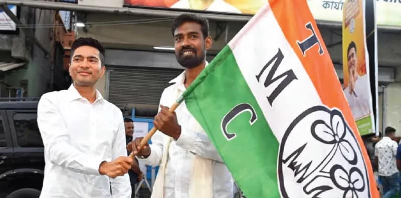 ফের ইআরও’দের ক্ষমতা কেড়ে নেওয়ার অভিযোগ কমিশনের বিরুদ্ধে, আলোড়ন, হোয়াটসঅ্যাপ চ্যাটের স্ক্রিনশট সামনে আনলেন অভিষেক