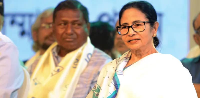 বাংলা ভাষার অপমান সহ্য করব না: মমতা, বিজেপি সাংসদ অনন্তকে বঙ্গবিভূষণ, আন্তর্জাতিক মাতৃভাষা দিবসের মঞ্চে সৌজন্য মুখ্যমন্ত্রীর