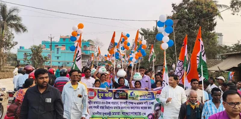 পিংলার ধনেশ্বরপুরে মুখ্যমন্ত্রী কে শুভেচ্ছা ও ধন্যবাদ জানিয়ে তৃণমূলের মিছিল, পথসভা