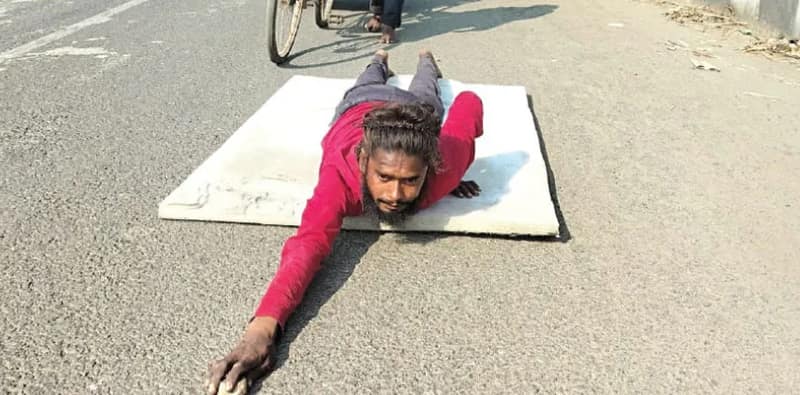 কোচবিহার থেকে দক্ষিণেশ্বর, ৮ মাস দণ্ডী কেটে ৭০০ কিমি পথ পেরলেন বিভাস