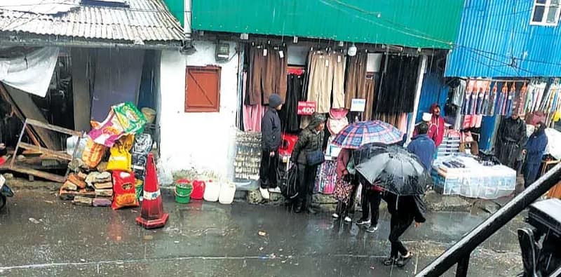 সান্দাকফুতে বরফ, দার্জিলিংয়ে বৃষ্টিপাত