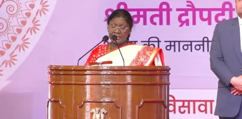 জাতীয় আরোগ্য মেলা ২০২৬-এ বক্তব্য রাখছেন দেশের রাষ্ট্রপতি দ্রৌপদী মুর্মু