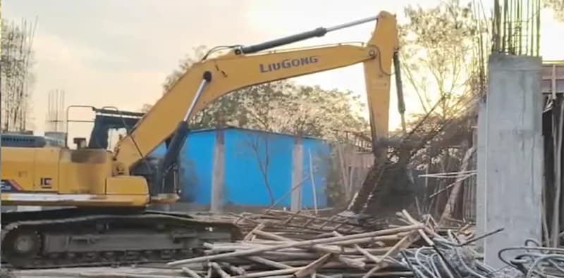 মধ্যপ্রদেশের লালপুর এবং নরসিংহ ঘাটে পৌর সংস্থা ও জেলা প্রশাসনের উদ্যোগে ভেঙে ফেলা হচ্ছে অবৈধ নির্মাণ