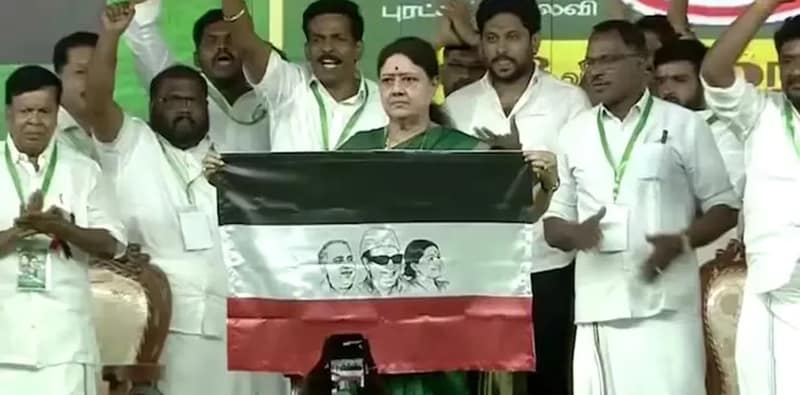 নতুন দল গড়ছেন শশিকলা, তামিলভূমে ভোটের আগে ধাক্কা খেল বিরোধী শিবির
