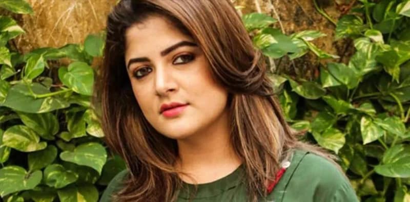 পুলিশের দ্বারস্থ শ্রাবন্তী
