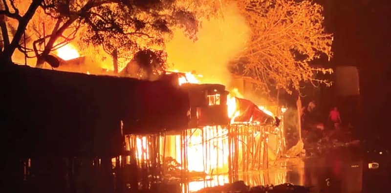 মাঝরাতে আগুন, নিউটাউনে ভস্মীভূত বহু দোকান, আতঙ্ক