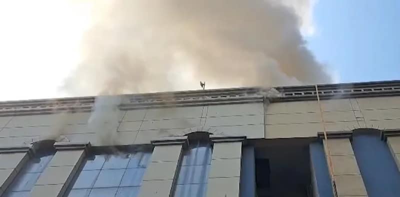 গুজরাতের সুরাতে একটি গোডাউনে আগুন, অকুস্থলে দমকলের ১৫টি ইঞ্জিন