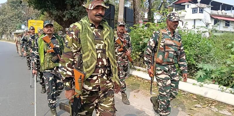 জলপাইগুড়ির বিভিন্ন ওয়ার্ডে রুট মার্চ শুরু করল কেন্দ্রীয় বাহিনী