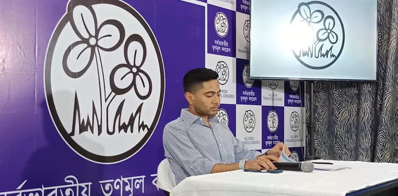 বিশ্বকাপজয়ী রিচা ঘোষকেও শুনানির নোটিস: অভিষেক
