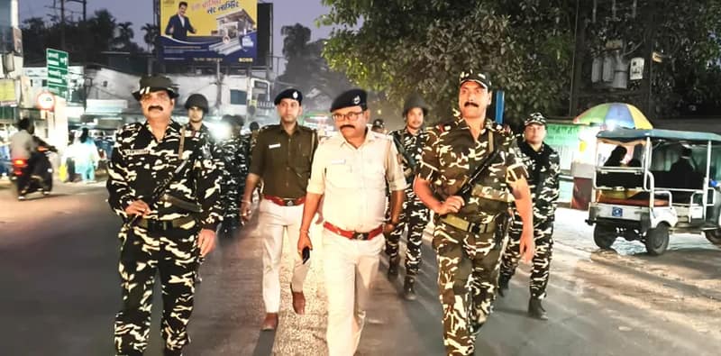 রবিবার সন্ধ্যায় ময়নাগুড়ি শহরে কেন্দ্রীয় বাহিনীর টহল শুরু হল