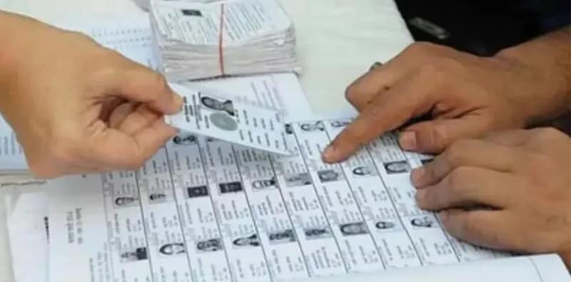 বাংলাদেশের ভোটার লিস্টে থাকা বিজেপি নেতা ‘চূড়ান্ত’ তালিকায়, স্ত্রী বিচারাধীন, কমিশনের স্বচ্ছতা ঘিরে প্রশ্ন তৃণমূলের