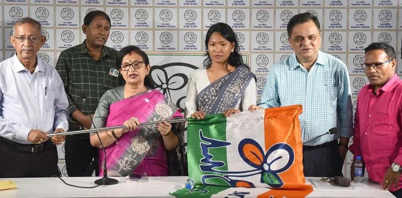 স্বপ্নাকে ঘিরে উন্মাদনা তৃণমূলে বিজেপির মহিলা মোর্চার জেলা সভানেত্রী রাজবংশী মুখ