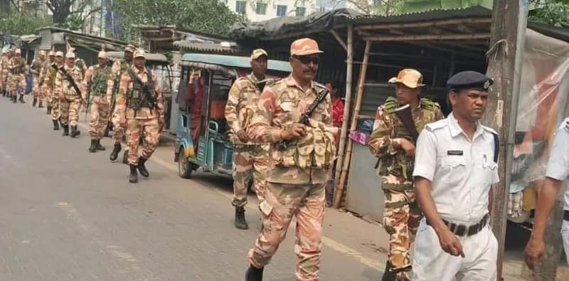 কলকাতা নিউটাউনে কেন্দ্রীয় বাহিনীর রুটমার্চ শুরু