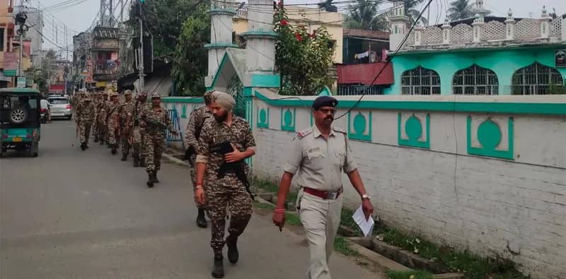 বারাকপুর শিল্পাঞ্চলে বিভিন্ন বুথ কেন্দ্র পরিদর্শন কেন্দ্রীয় বাহিনীর