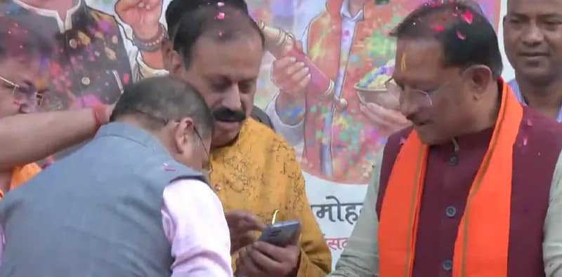 হোলি মিলন অনুষ্ঠান উপলক্ষ্যে রাইপুরে গেলেন ছত্তিশগড়ের মুখ্যমন্ত্রী বিষ্ণুদেও সাঁই