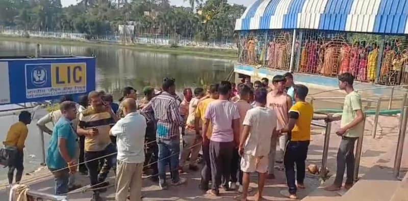 দোলের রং মেখে তারকেশ্বর মন্দিরের দুধপুকুরে স্নান করতে নেমে নিখোঁজ দশম শ্রেণীর ছাত্র।