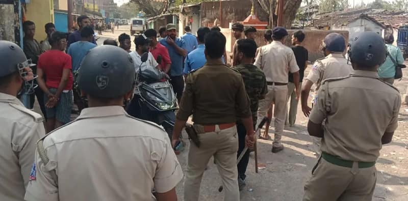 হোলি খেলাকে কেন্দ্র করে কুলটি থানার বরাকরে অশান্তি, দু পক্ষের মধ্যে সংঘর্ষ, চলল বোমা, গুলি
