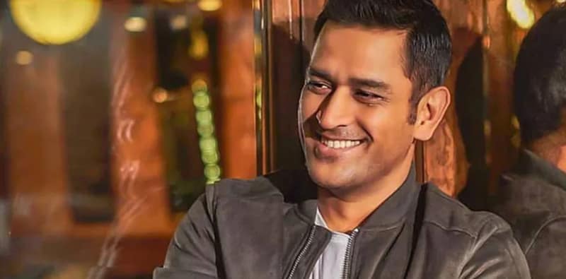 ট্রাফিক নিয়ম ভেঙে জরিমানা ধোনির