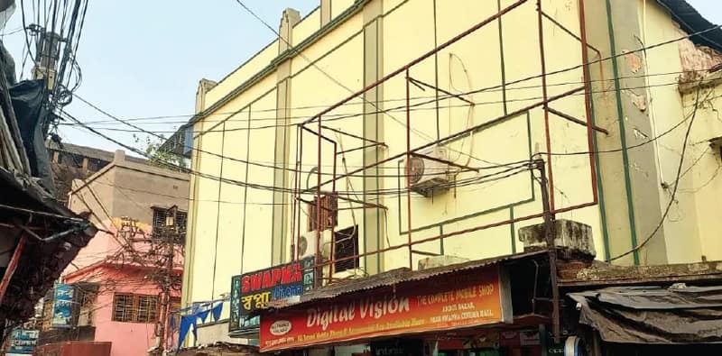 সিনেমা হলে বিষ খেয়ে আত্মঘাতী আন্দুলের যুগল