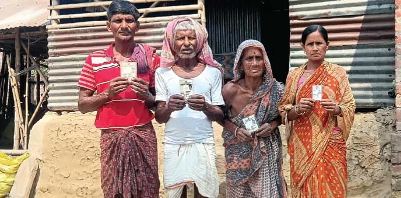 ভিটে কেড়েছে ভাগীরথী, ভোট কাড়ল কমিশন, সর্বত্র উৎকণ্ঠা, অগ্রদ্বীপের বহু নাম ‘ডিলিট’  জওয়ানের মায়ের নাম বাদ!