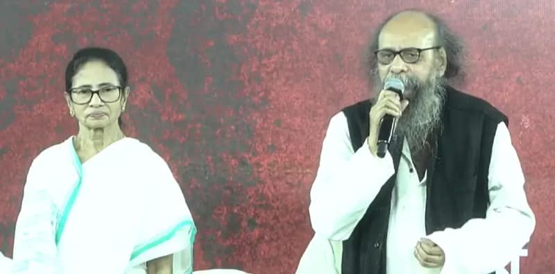 অসুস্থ থাকাকালীন শুনানিতে ডাক, ধরনা মঞ্চে ক্ষোভ প্রকাশ  জয় গোস্বামীর
