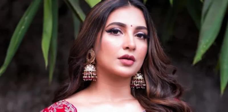 দুবাই থেকে ফিরলেন শুভশ্রী