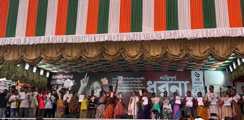 অন্যায়ের প্রতিবাদে ১ মিনিট নীরবতা ধরনা মঞ্চে