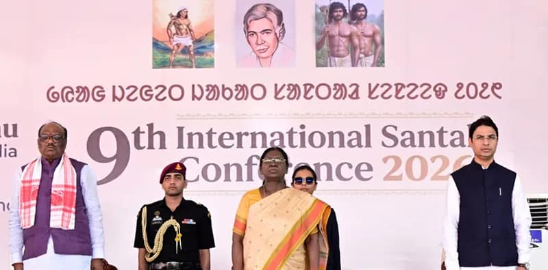 শিলিগুড়ির সাঁওতালি সম্মেলন: প্রোটোকল নিয়ে আক্ষেপ রাষ্ট্রপতির, জবাব মমতার