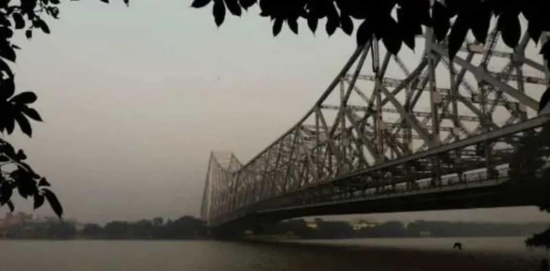 আজ শহর কলকাতার সর্বনিম্ন তাপমাত্রা ২৫ ডিগ্রি সেলসিয়াস এবং  সর্বোচ্চ তাপমাত্রা ৩২ ডিগ্রি সেলসিয়াসের ঘরে থাকার সম্ভবনা আছে