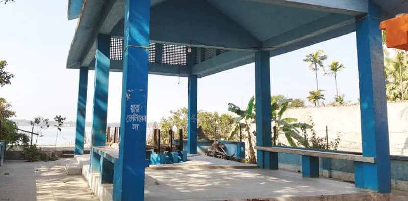 কাঠ পুড়ছে বেশি, খরচ বেড়ে যাওয়ায়  নতুন চুল্লিতে শবদাহে নারাজ বাসিন্দারা