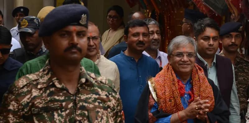 আজ কালীঘাট মন্দিরে পুজো দিলেন দেশের মুখ্য নির্বাচন কমিশনার জ্ঞানেশ কুমার