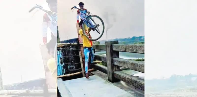 ভিডিয়ো ভাইরাল করার নেশা, নির্মীয়মাণ ব্রিজের রেলিংয়ের উপর সাইকেলের স্টান্ট