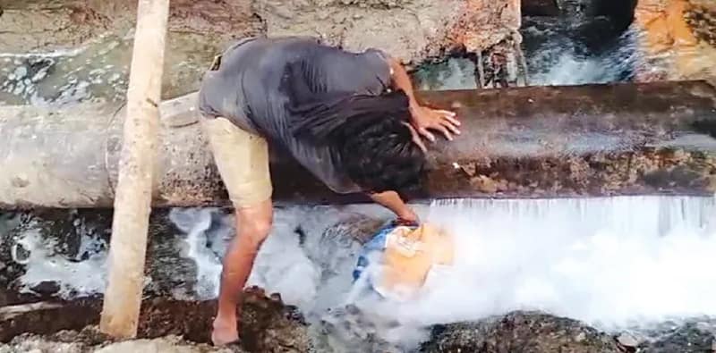 গিরিশ পার্কে জল সরবরাহের পাইপে ফাটল, মেরামতের জটিলতা কাটাতে বিকল্প পন্থায় জোর পুরসভার