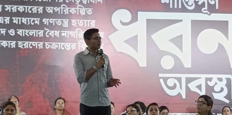এসপ্ল্যানেডে বক্তব্য রাখছেন অভিষেক বন্দ্যোপাধ্যায়