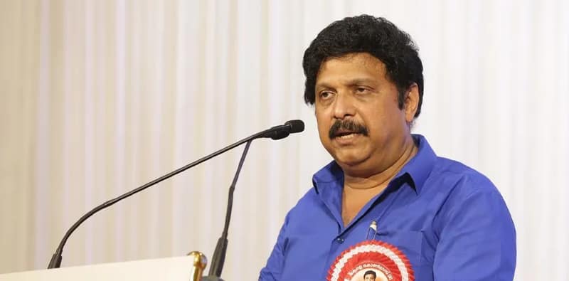 ভালোবাসা অপরাধ নয়, সাফাই পরকীয়ায় জড়িত কেরলের মন্ত্রীর