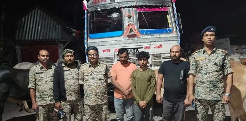ঘোকসাডাঙ্গা পুলিশের জালে গরু পাচার চক্র, গ্রেপ্তার ৩