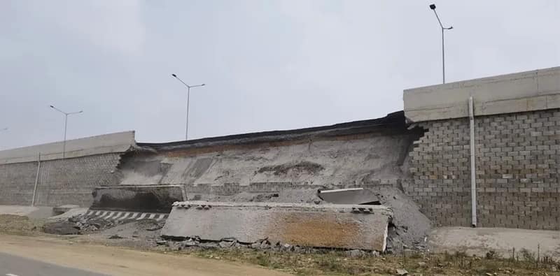 বর্ধমান থেকে কলকাতা যাওয়ার রাস্তায় মেমারির সরডাঙায়  ধসে গেল ওভার ব্রিজ, বন্ধ যান চলাচল