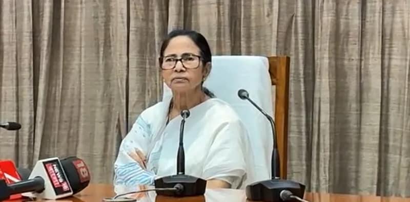 যুবসাথীর টাকা দেওয়া দ্রুত শেষ করতে নির্দেশ মমতার
