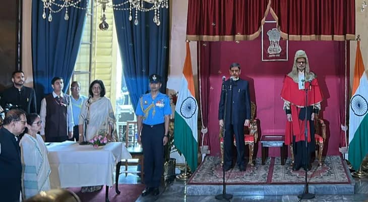 পশ্চিমবঙ্গের নতুন রাজ্যপাল হিসেবে শপথ নিলেন আর এন  রবি