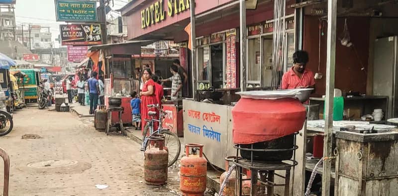 গ্যাসের আকালে তারাপীঠে বন্ধ হচ্ছে হোটেল, রেস্তরাঁ, ভাণ্ডারা ধরছেন না সেবাইতরা