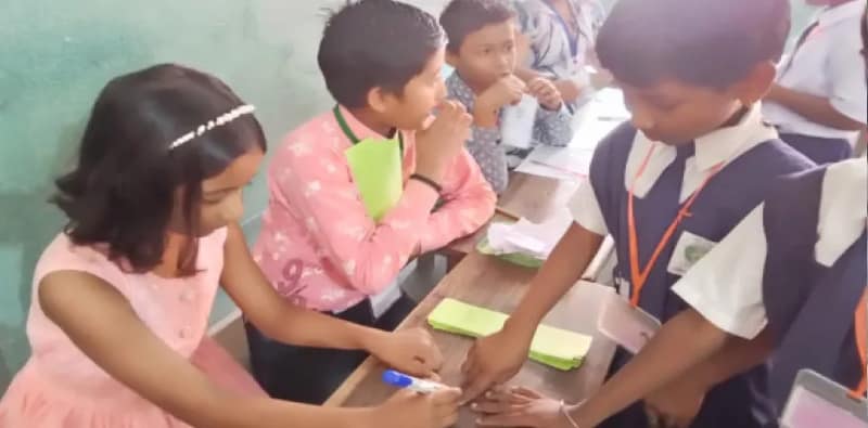 শপথবাক্য পাঠ, প্রধানমন্ত্রী সহ মন্ত্রীরাও পেলেন দায়িত্ব, আদর্শ প্রাইমারি স্কুলের শিশু সংসদ নির্বাচন