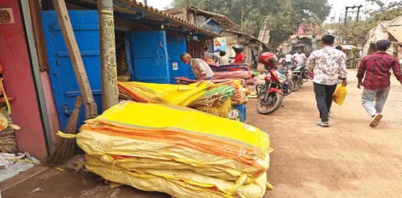 আলুর দর না পেলেও বস্তার দাম দ্বিগুণ, অসাধু চক্রের বিরুদ্ধে অভিযোগ চাষিদের